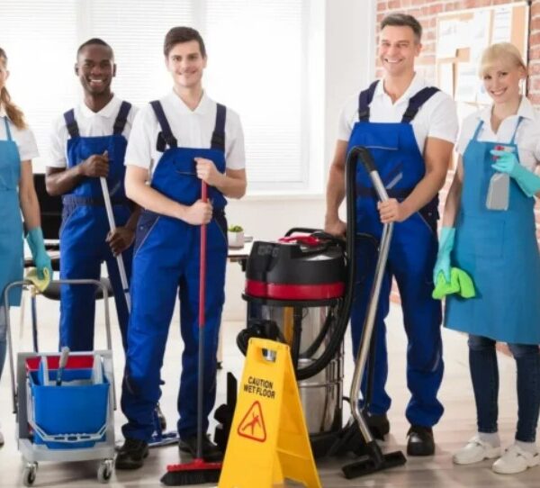 شركة تنظيف محترفة 600x542